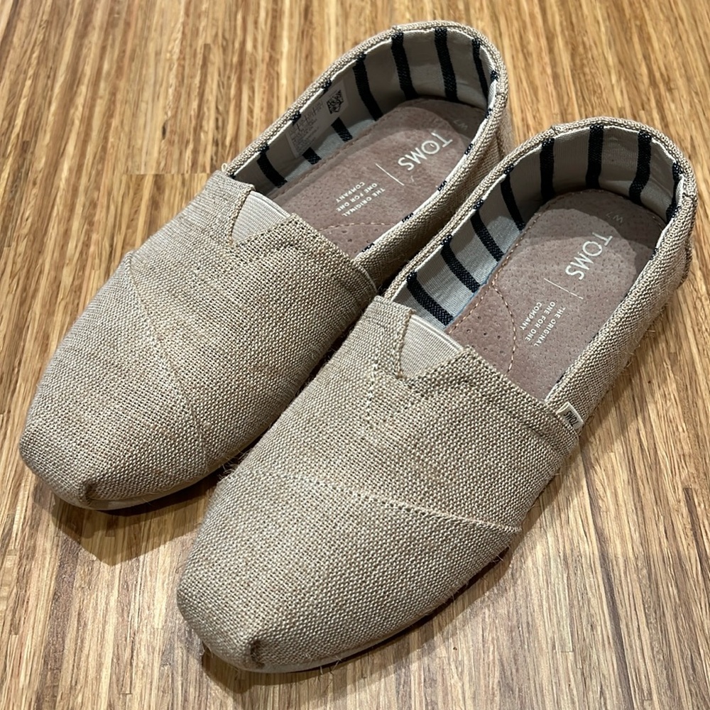 Toms women’s slip on shoes size 7